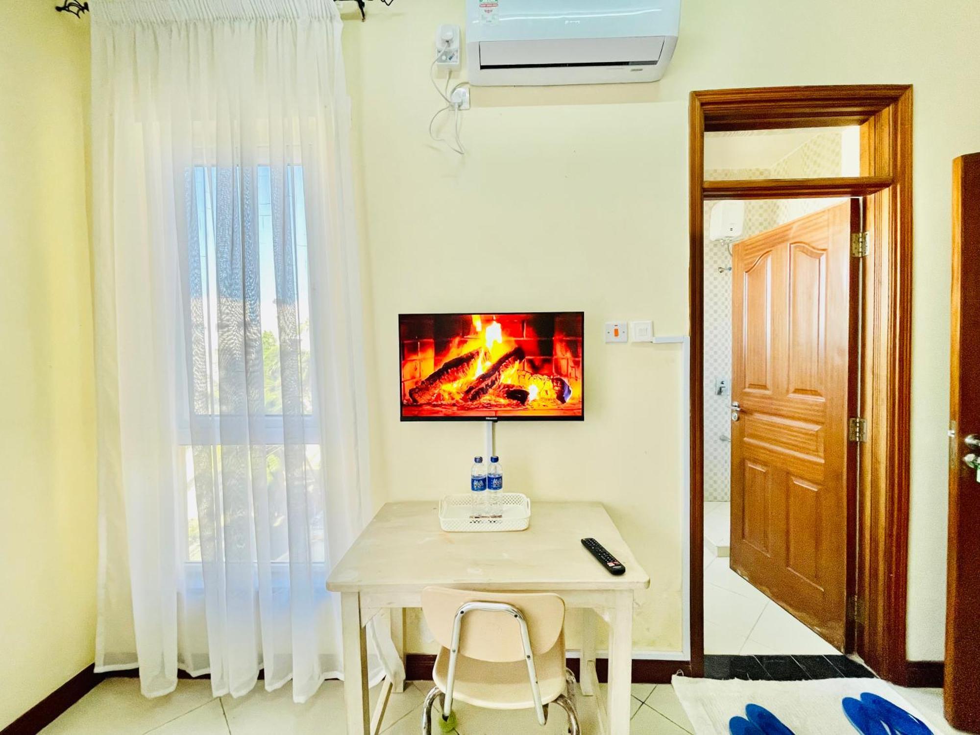 Elna'S Nyali - Work & Unwind - Pool, Sea Views, Ac & Fast Wi-Fi Bed and Breakfast Mombasa Eksteriør billede