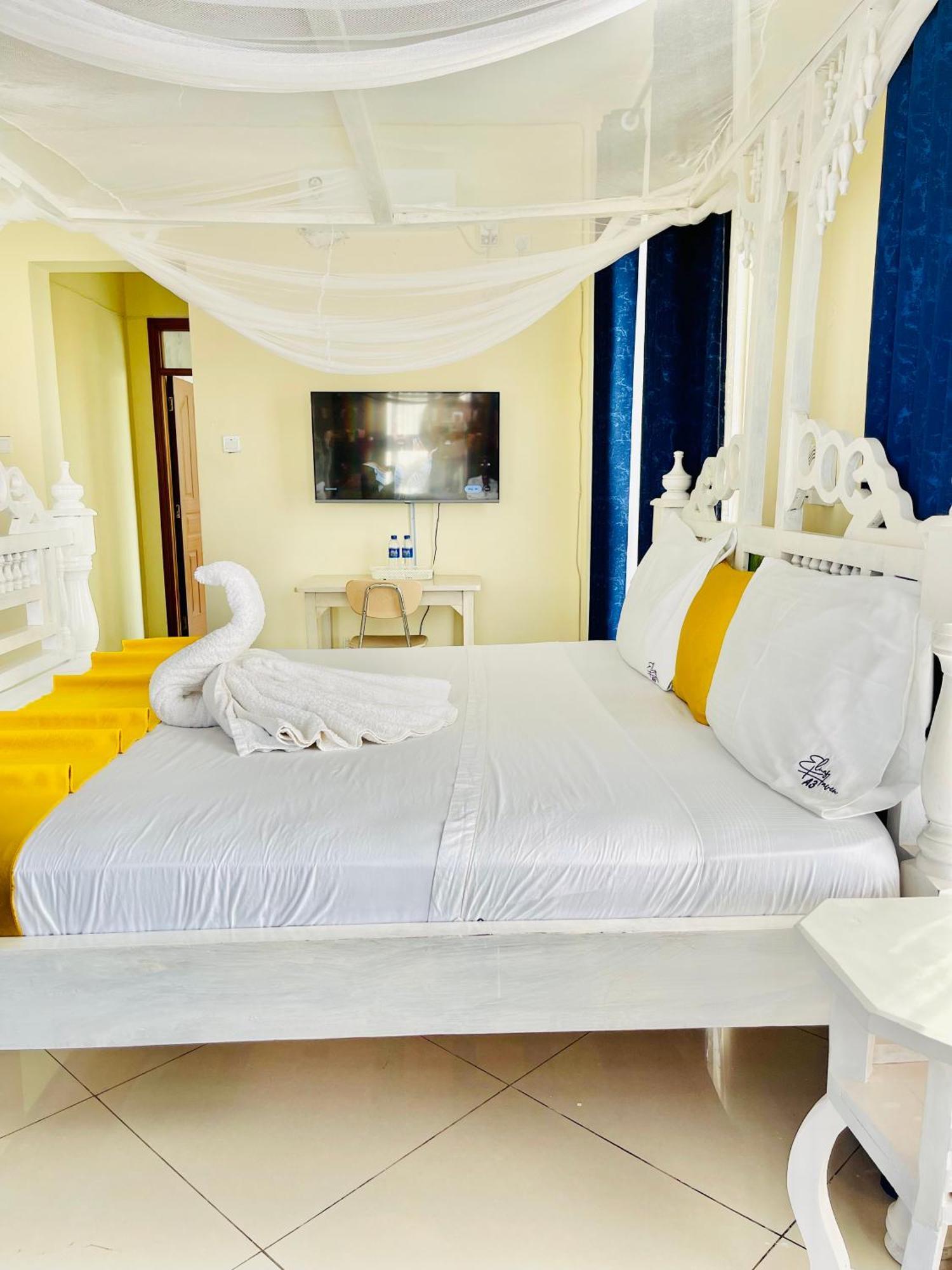Elna'S Nyali - Work & Unwind - Pool, Sea Views, Ac & Fast Wi-Fi Bed and Breakfast Mombasa Eksteriør billede