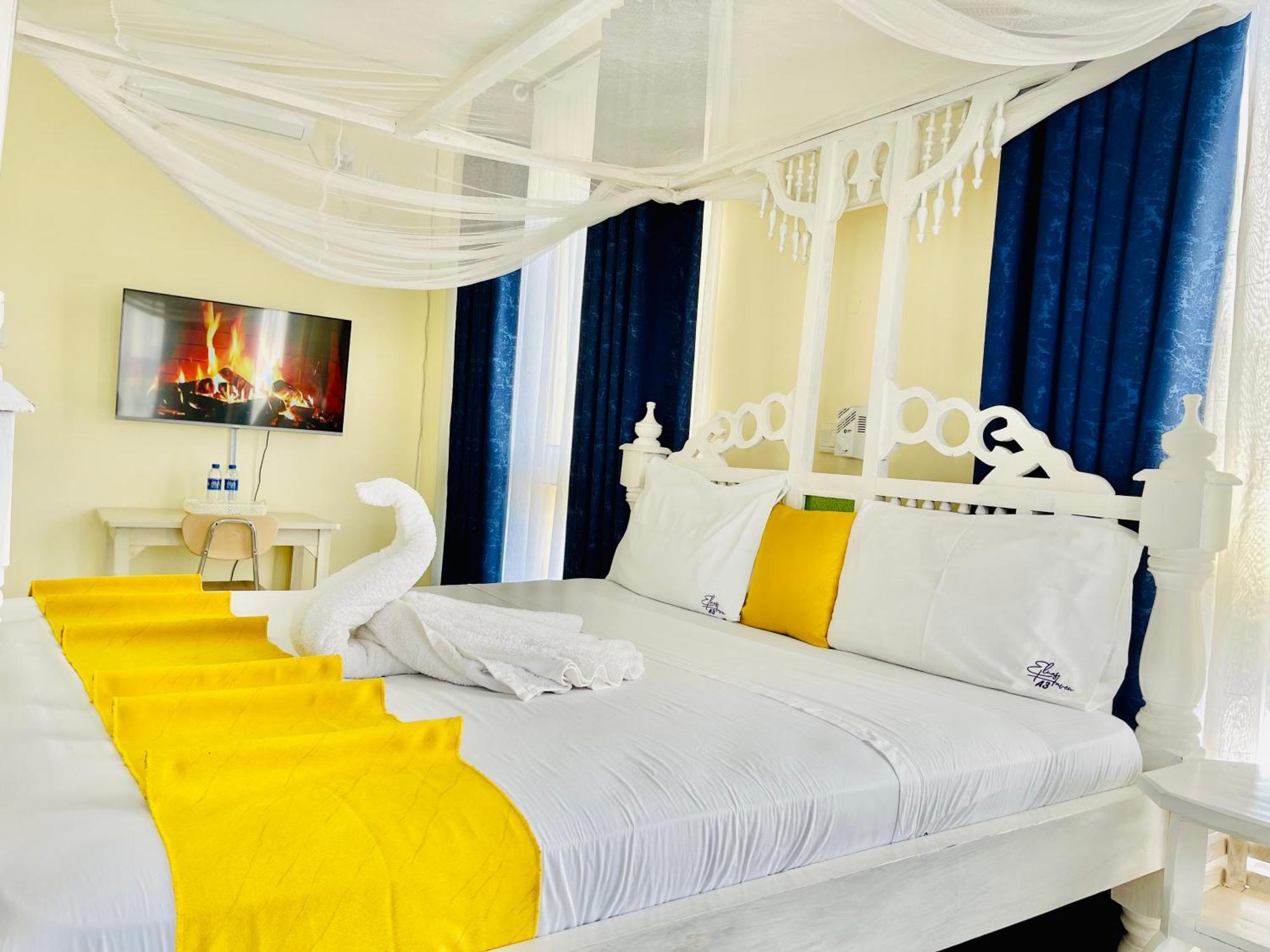 Elna'S Nyali - Work & Unwind - Pool, Sea Views, Ac & Fast Wi-Fi Bed and Breakfast Mombasa Eksteriør billede