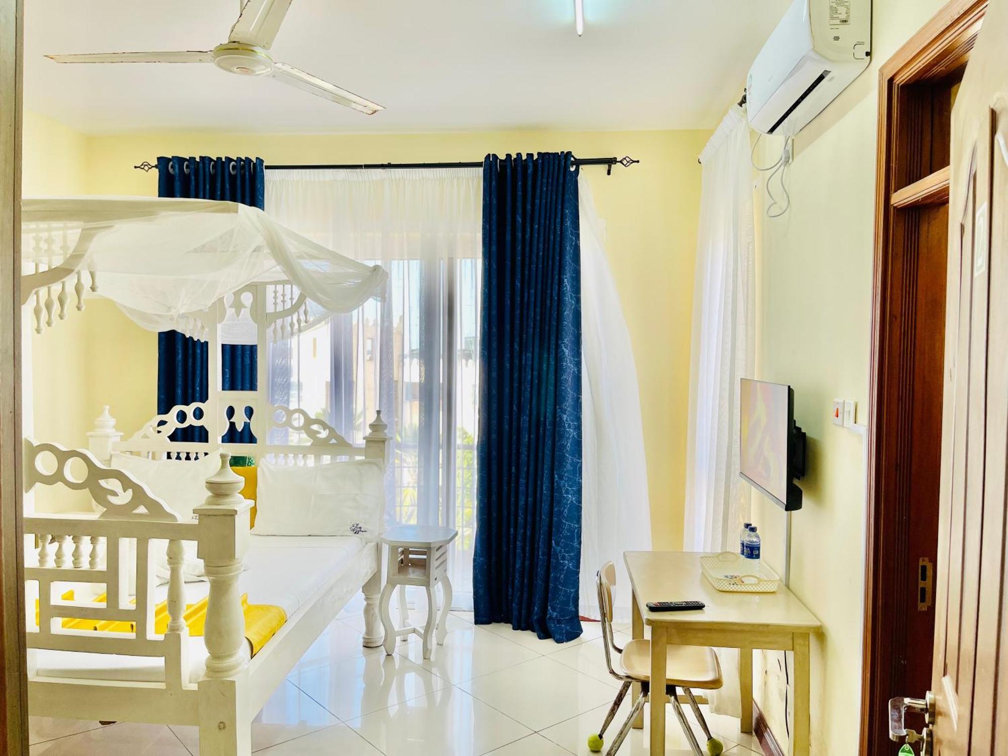 Elna'S Nyali - Work & Unwind - Pool, Sea Views, Ac & Fast Wi-Fi Bed and Breakfast Mombasa Eksteriør billede