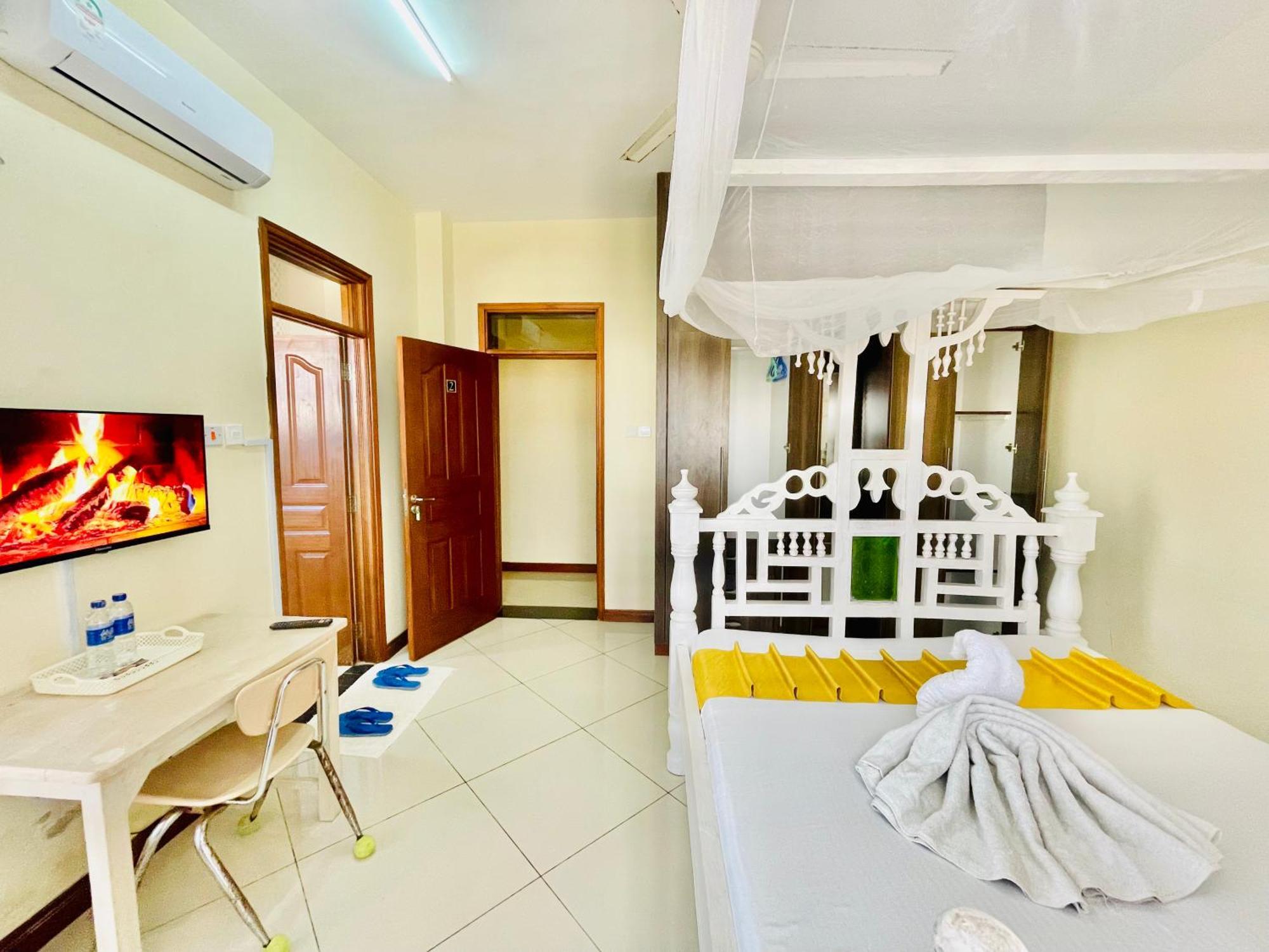 Elna'S Nyali - Work & Unwind - Pool, Sea Views, Ac & Fast Wi-Fi Bed and Breakfast Mombasa Eksteriør billede