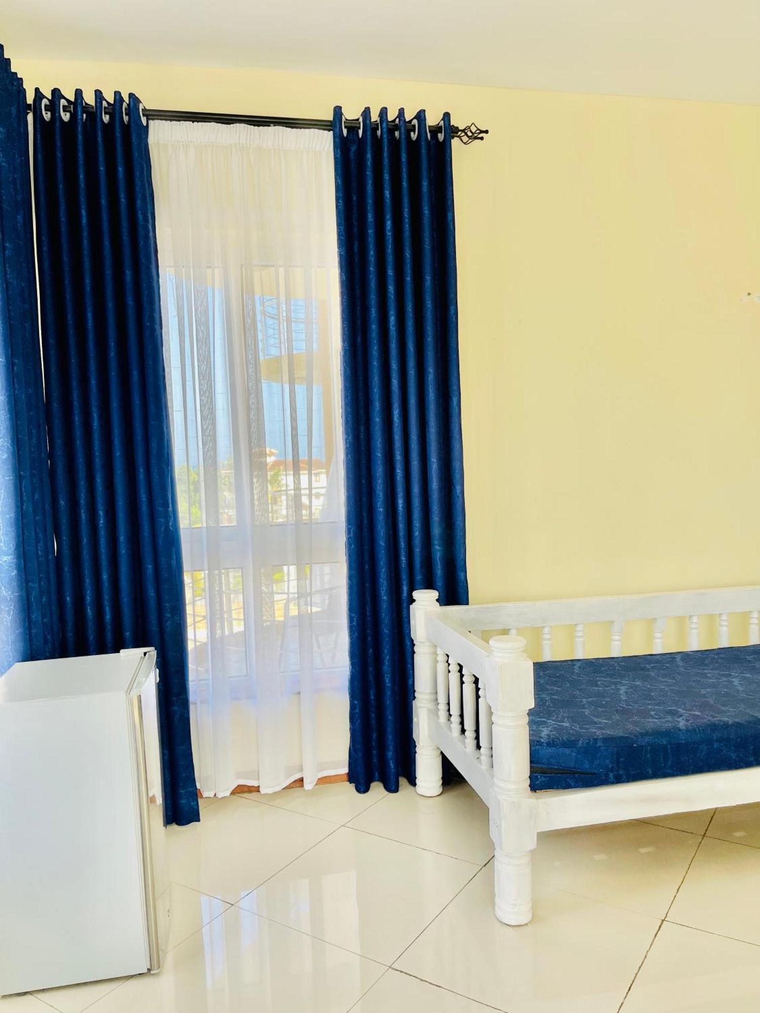 Elna'S Nyali - Work & Unwind - Pool, Sea Views, Ac & Fast Wi-Fi Bed and Breakfast Mombasa Eksteriør billede