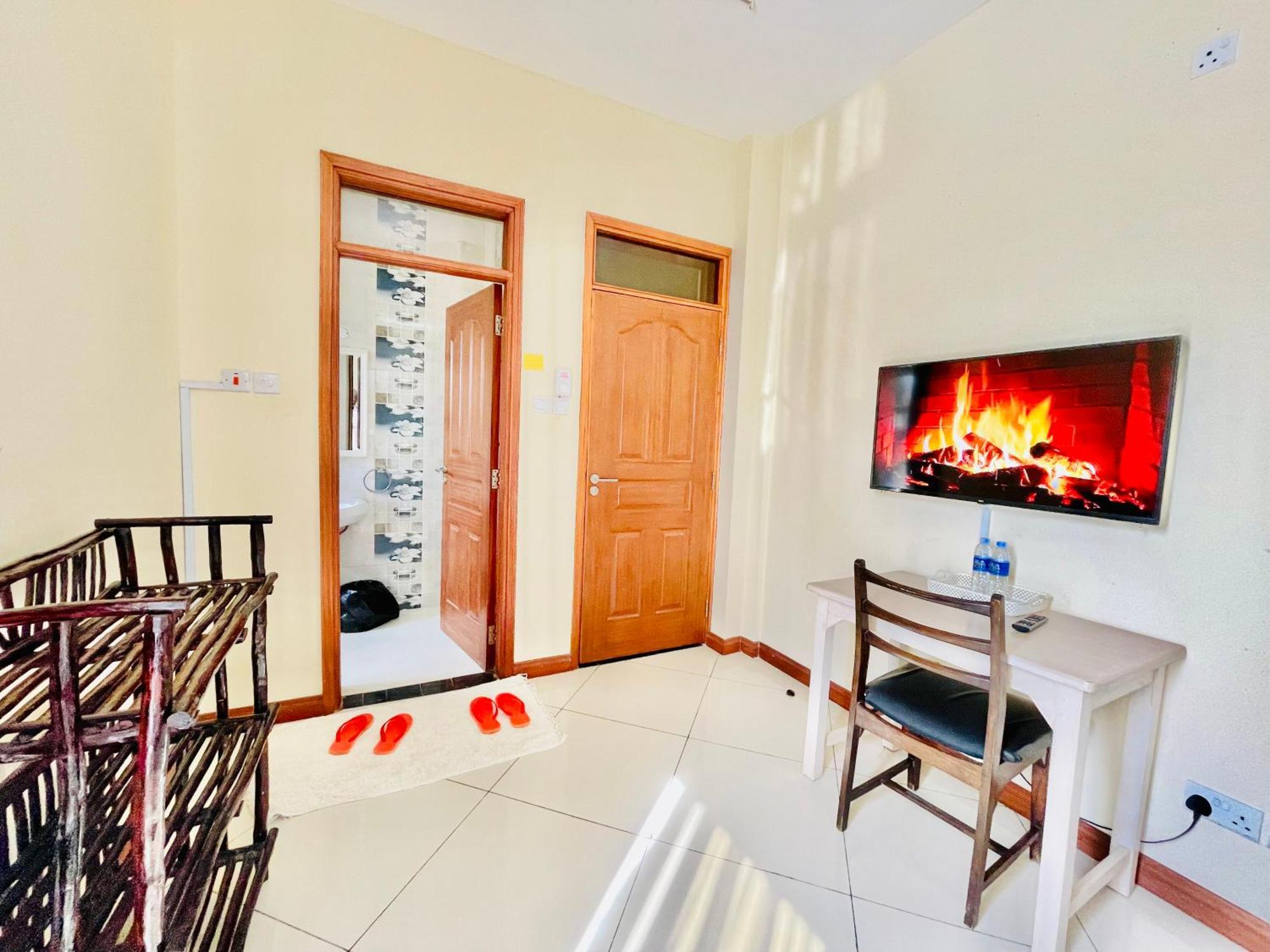 Elna'S Nyali - Work & Unwind - Pool, Sea Views, Ac & Fast Wi-Fi Bed and Breakfast Mombasa Eksteriør billede