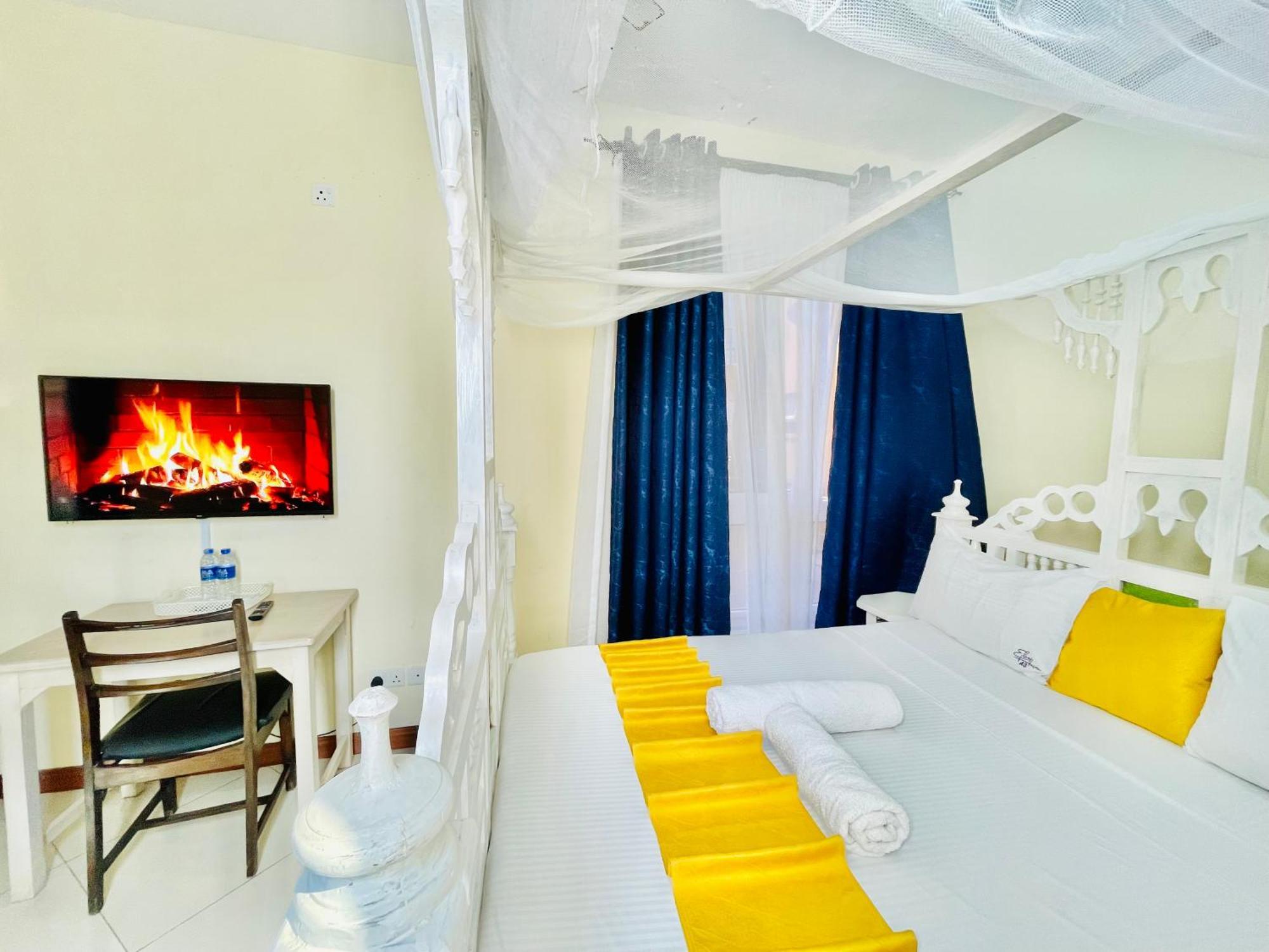 Elna'S Nyali - Work & Unwind - Pool, Sea Views, Ac & Fast Wi-Fi Bed and Breakfast Mombasa Eksteriør billede