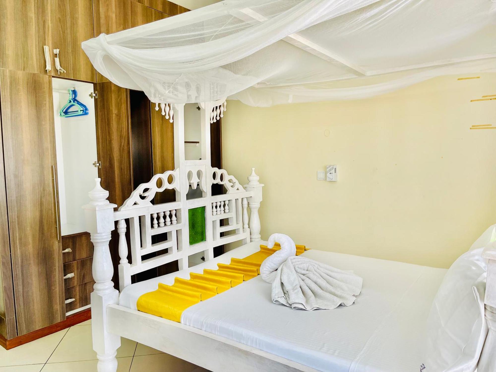 Elna'S Nyali - Work & Unwind - Pool, Sea Views, Ac & Fast Wi-Fi Bed and Breakfast Mombasa Eksteriør billede