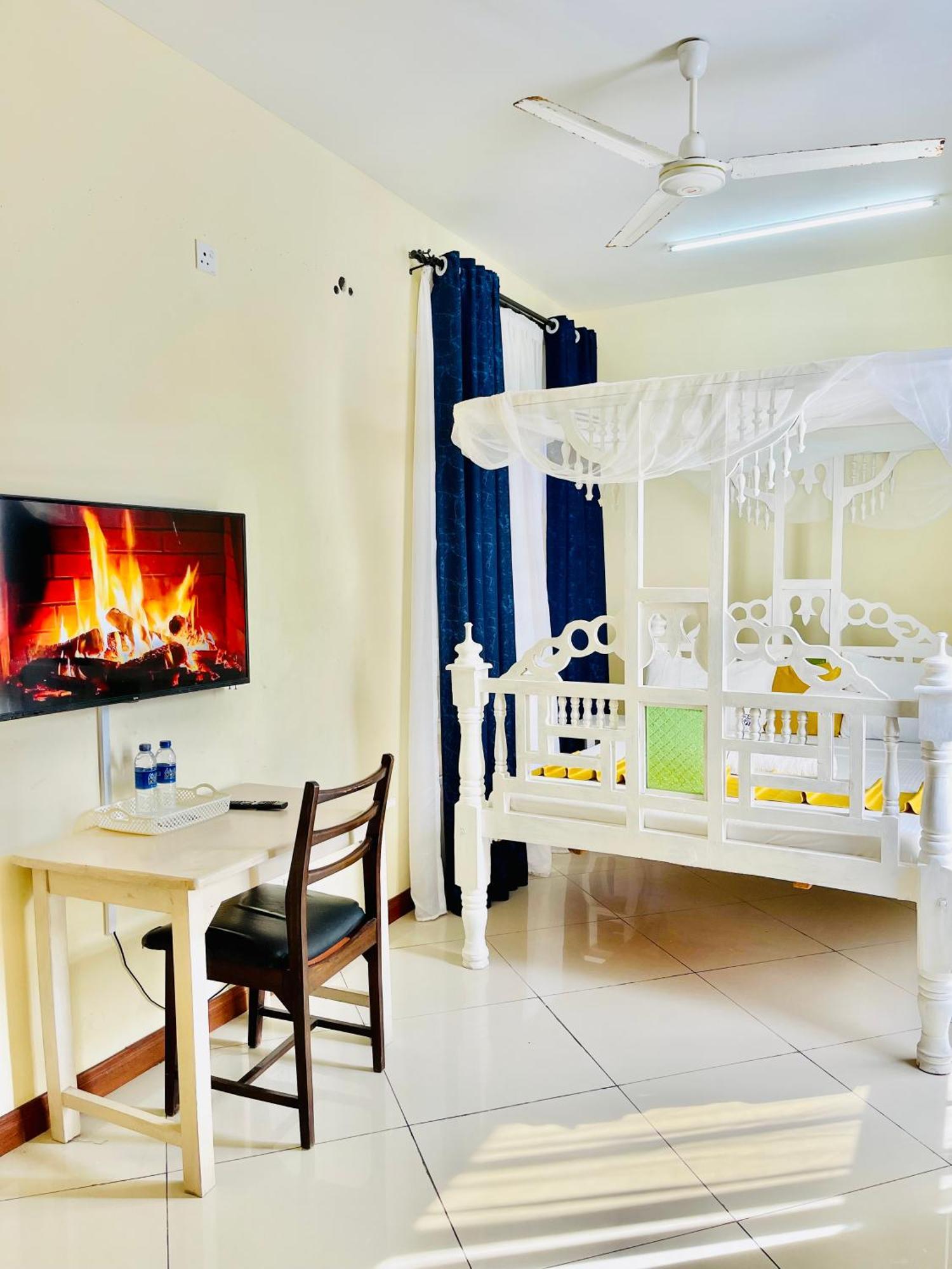 Elna'S Nyali - Work & Unwind - Pool, Sea Views, Ac & Fast Wi-Fi Bed and Breakfast Mombasa Eksteriør billede