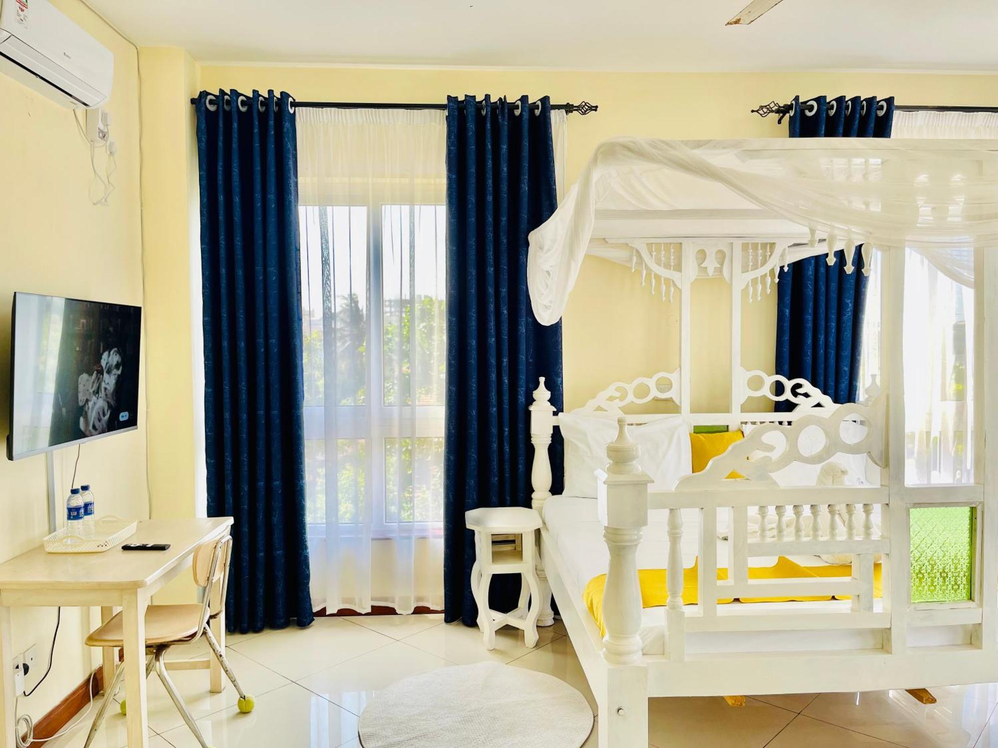 Elna'S Nyali - Work & Unwind - Pool, Sea Views, Ac & Fast Wi-Fi Bed and Breakfast Mombasa Eksteriør billede