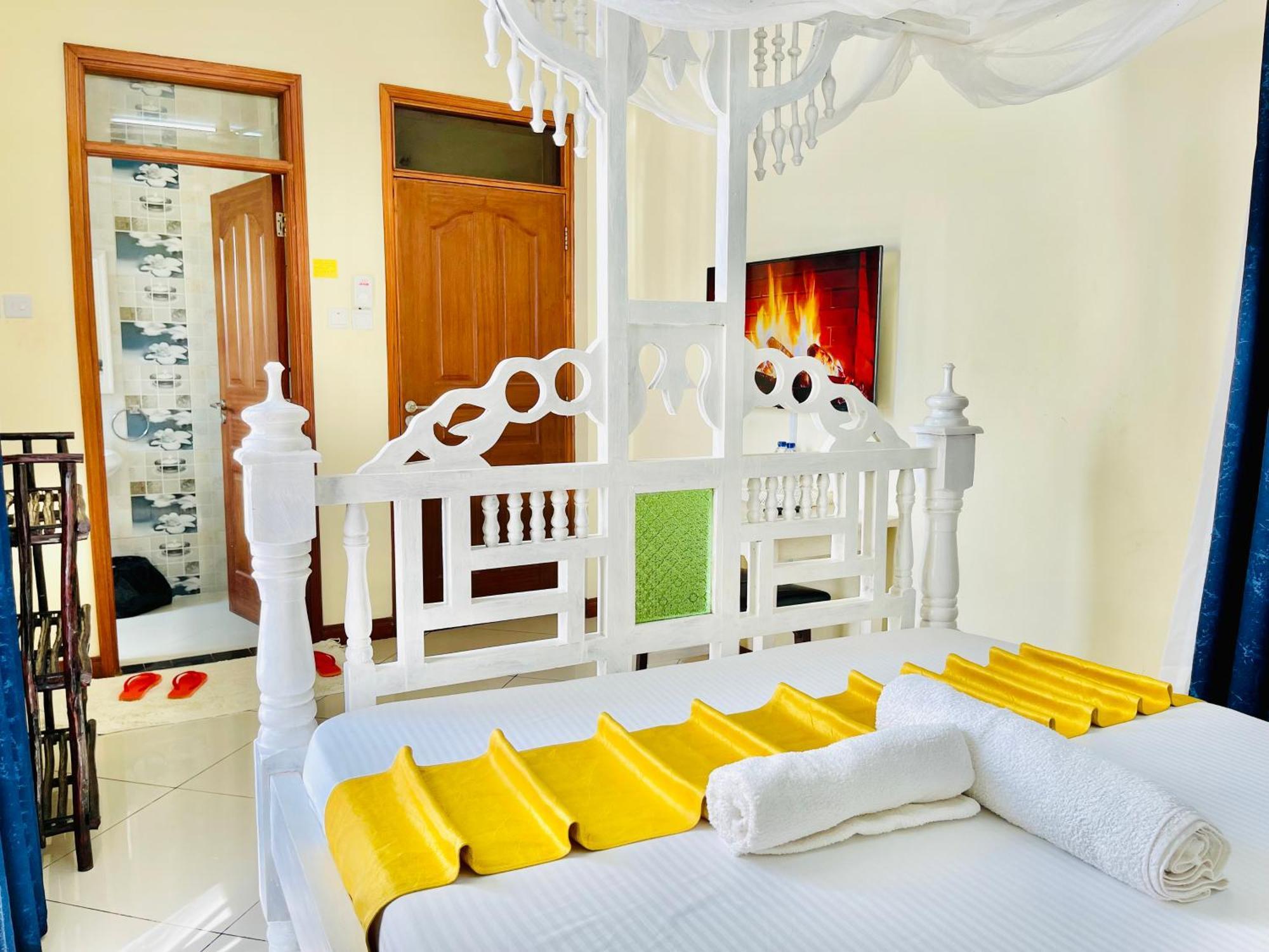 Elna'S Nyali - Work & Unwind - Pool, Sea Views, Ac & Fast Wi-Fi Bed and Breakfast Mombasa Eksteriør billede