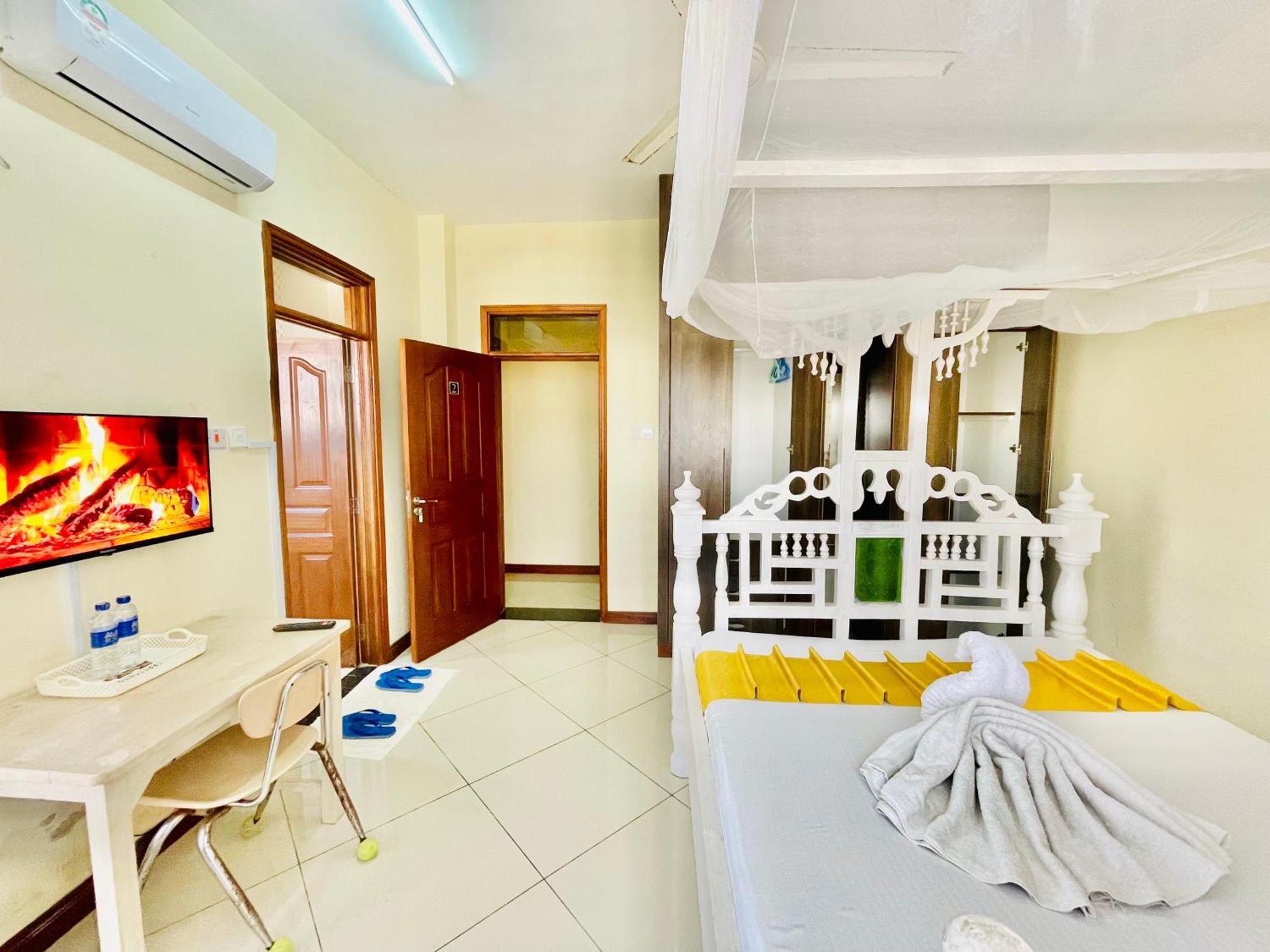 Elna'S Nyali - Work & Unwind - Pool, Sea Views, Ac & Fast Wi-Fi Bed and Breakfast Mombasa Eksteriør billede