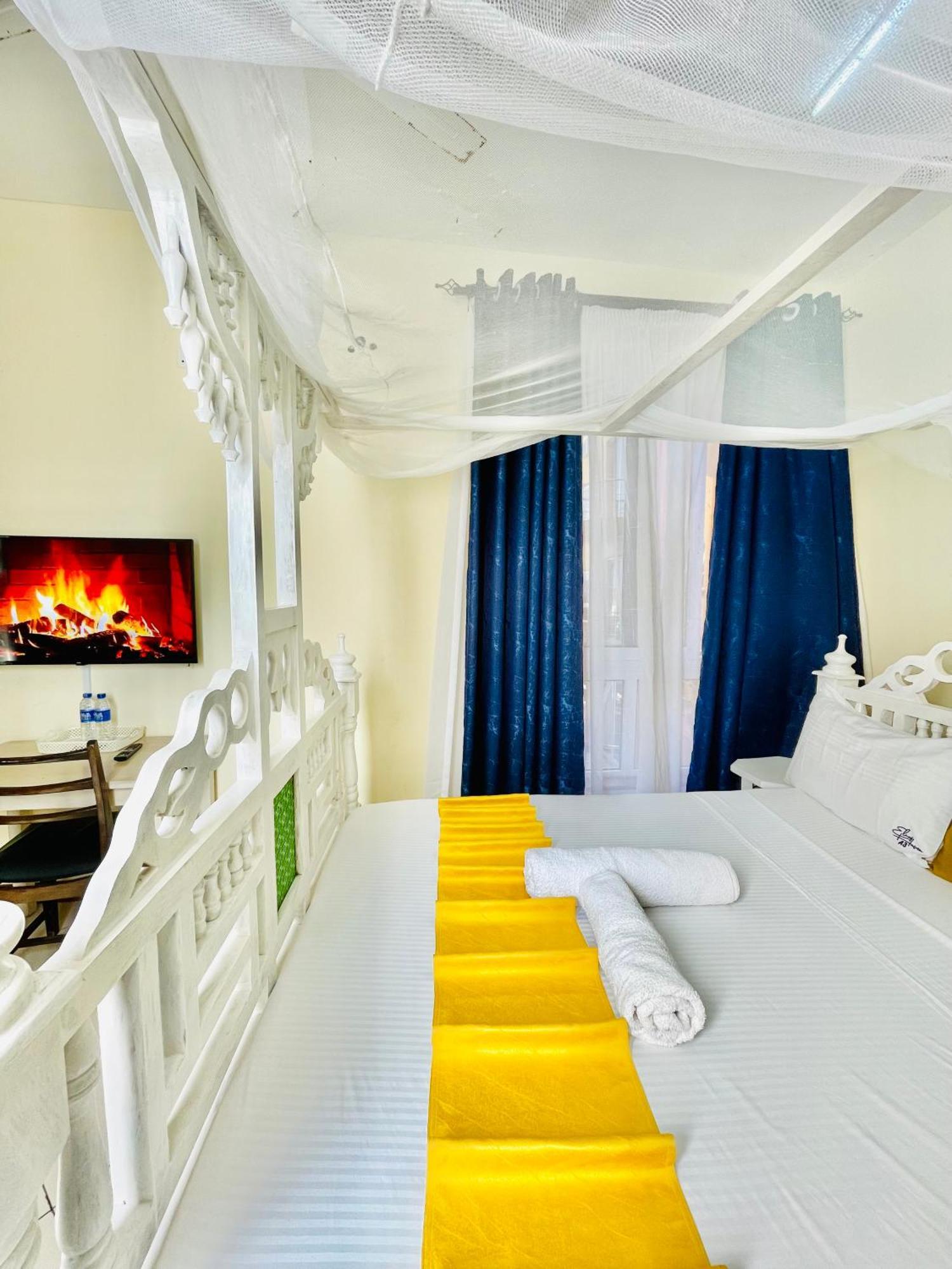 Elna'S Nyali - Work & Unwind - Pool, Sea Views, Ac & Fast Wi-Fi Bed and Breakfast Mombasa Eksteriør billede
