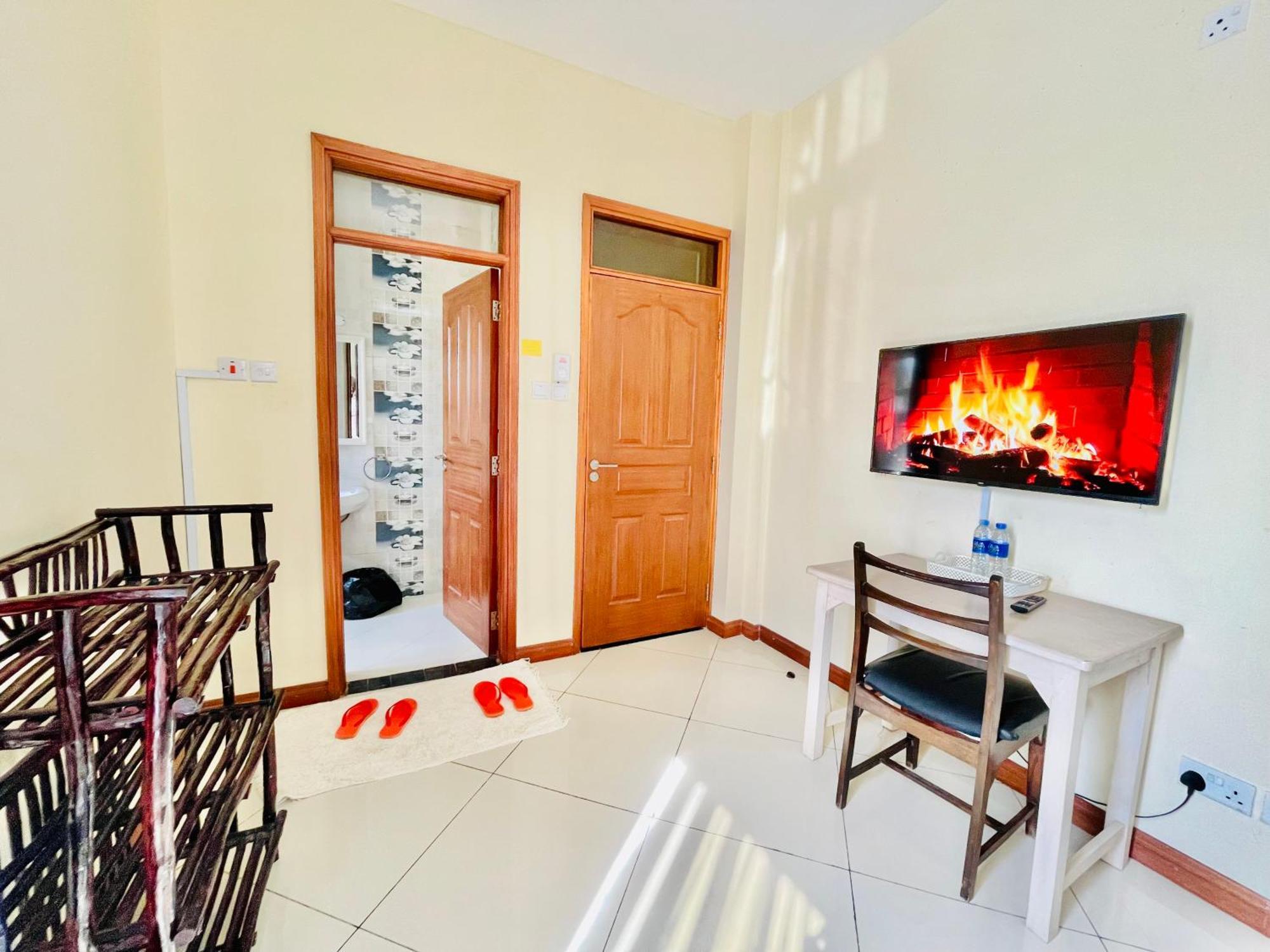 Elna'S Nyali - Work & Unwind - Pool, Sea Views, Ac & Fast Wi-Fi Bed and Breakfast Mombasa Eksteriør billede