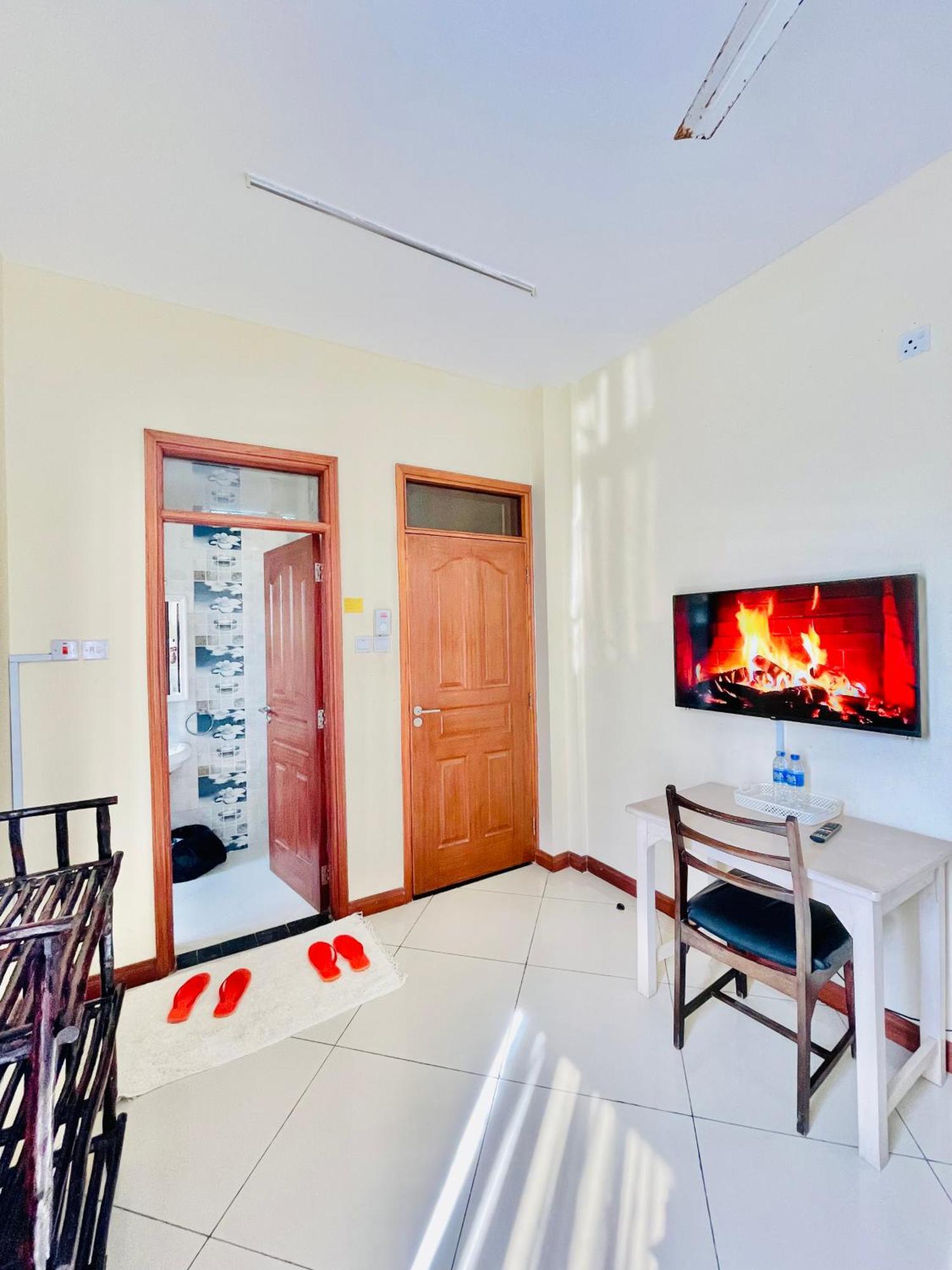 Elna'S Nyali - Work & Unwind - Pool, Sea Views, Ac & Fast Wi-Fi Bed and Breakfast Mombasa Eksteriør billede