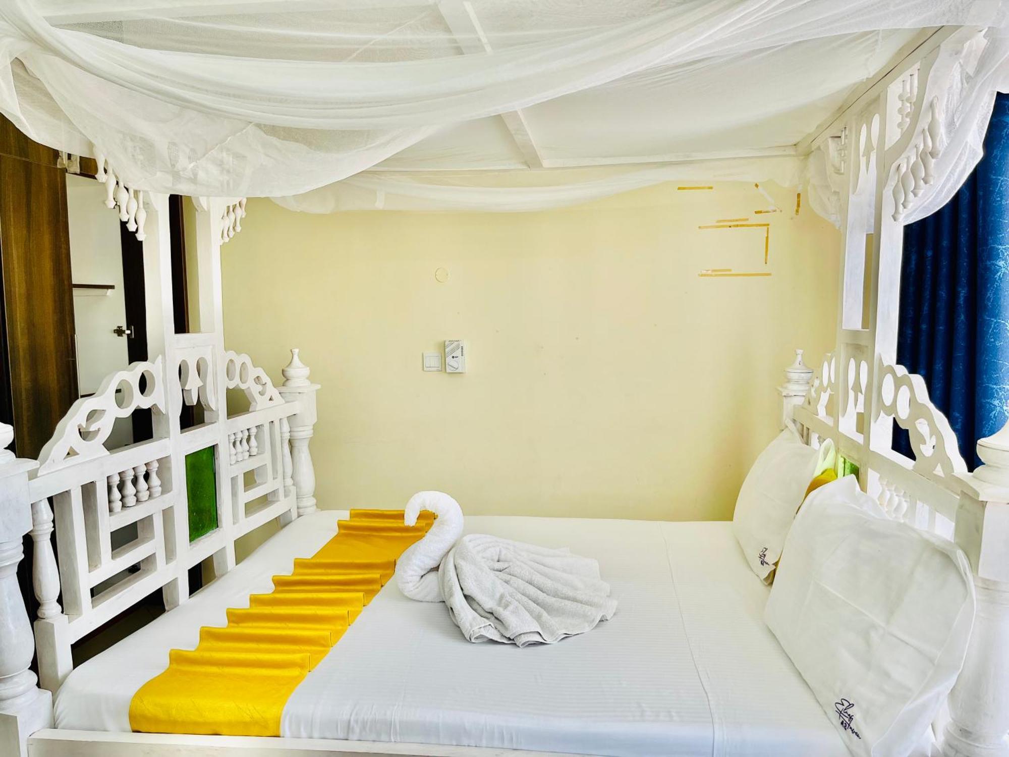 Elna'S Nyali - Work & Unwind - Pool, Sea Views, Ac & Fast Wi-Fi Bed and Breakfast Mombasa Eksteriør billede