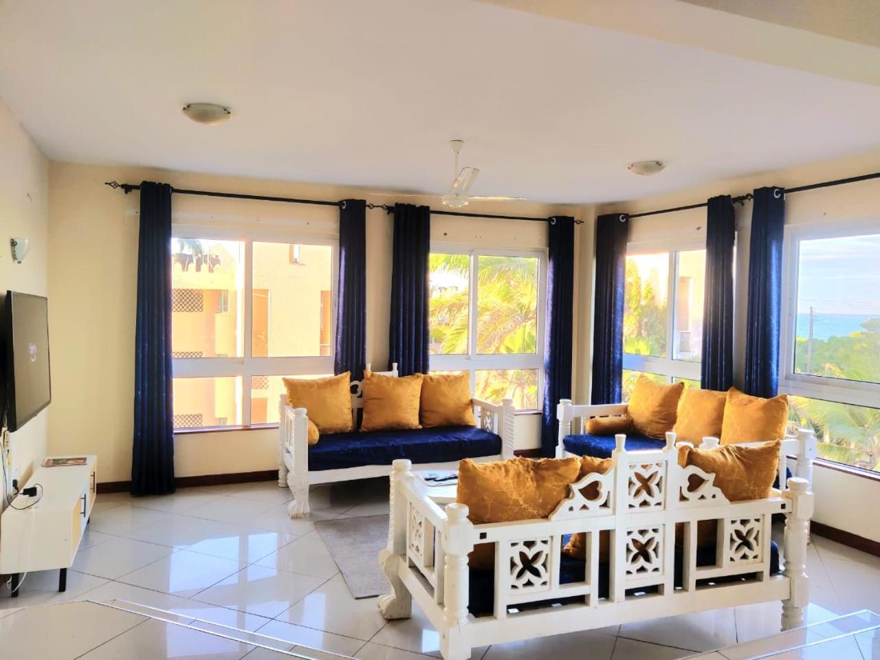 Elna'S Nyali - Work & Unwind - Pool, Sea Views, Ac & Fast Wi-Fi Bed and Breakfast Mombasa Eksteriør billede