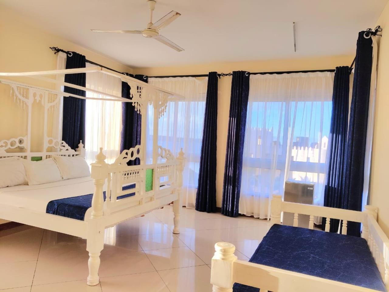 Elna'S Nyali - Work & Unwind - Pool, Sea Views, Ac & Fast Wi-Fi Bed and Breakfast Mombasa Eksteriør billede