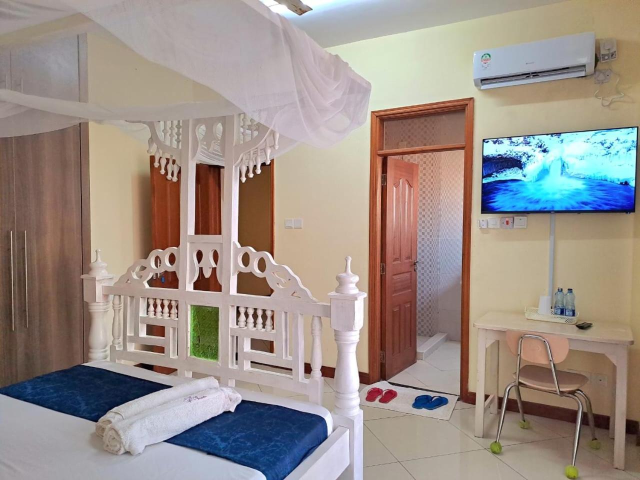 Elna'S Nyali - Work & Unwind - Pool, Sea Views, Ac & Fast Wi-Fi Bed and Breakfast Mombasa Eksteriør billede